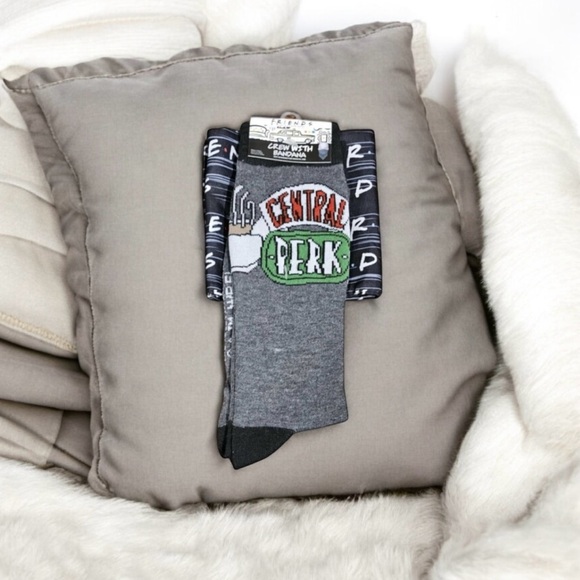 🆕Adult | FRIENDS Sock &  Bandana Set - Picture 1 of 11